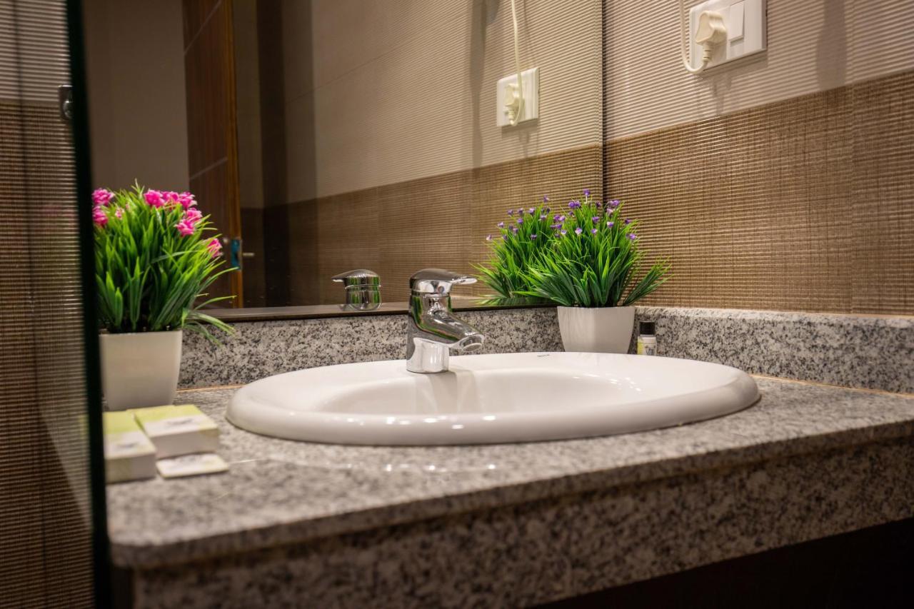 Hotel Palm International Butwal Extérieur photo